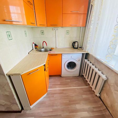 Г Караганда Ул Ермекова 58 Посуточно 2 Комн Appartement Buitenkant foto