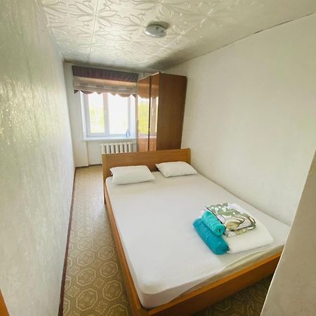 Г Караганда Ул Ермекова 58 Посуточно 2 Комн Appartement Buitenkant foto
