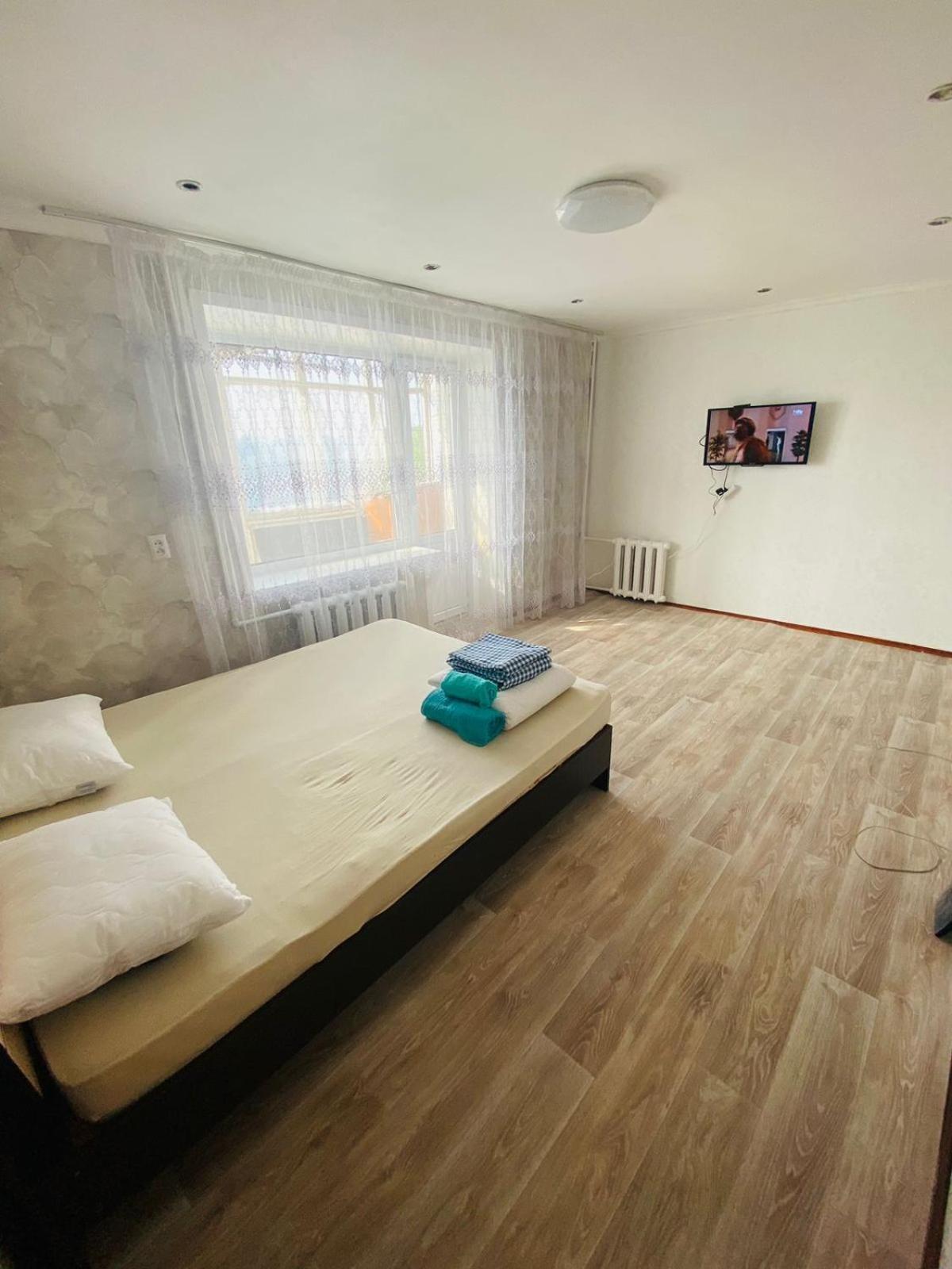 Г Караганда Ул Ермекова 58 Посуточно 2 Комн Appartement Buitenkant foto
