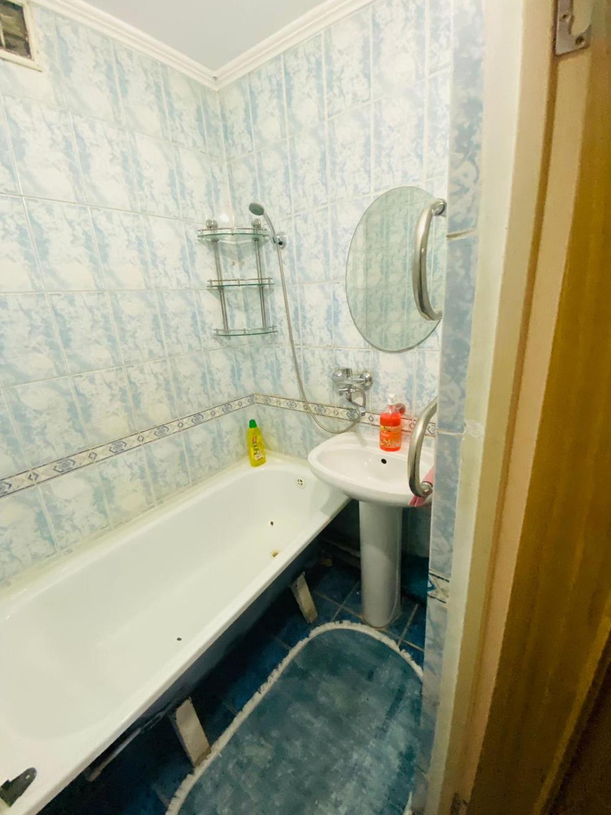 Г Караганда Ул Ермекова 58 Посуточно 2 Комн Appartement Buitenkant foto