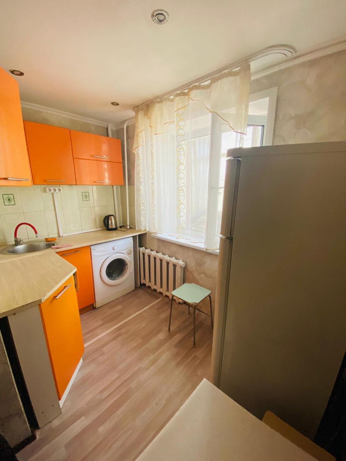 Г Караганда Ул Ермекова 58 Посуточно 2 Комн Appartement Buitenkant foto