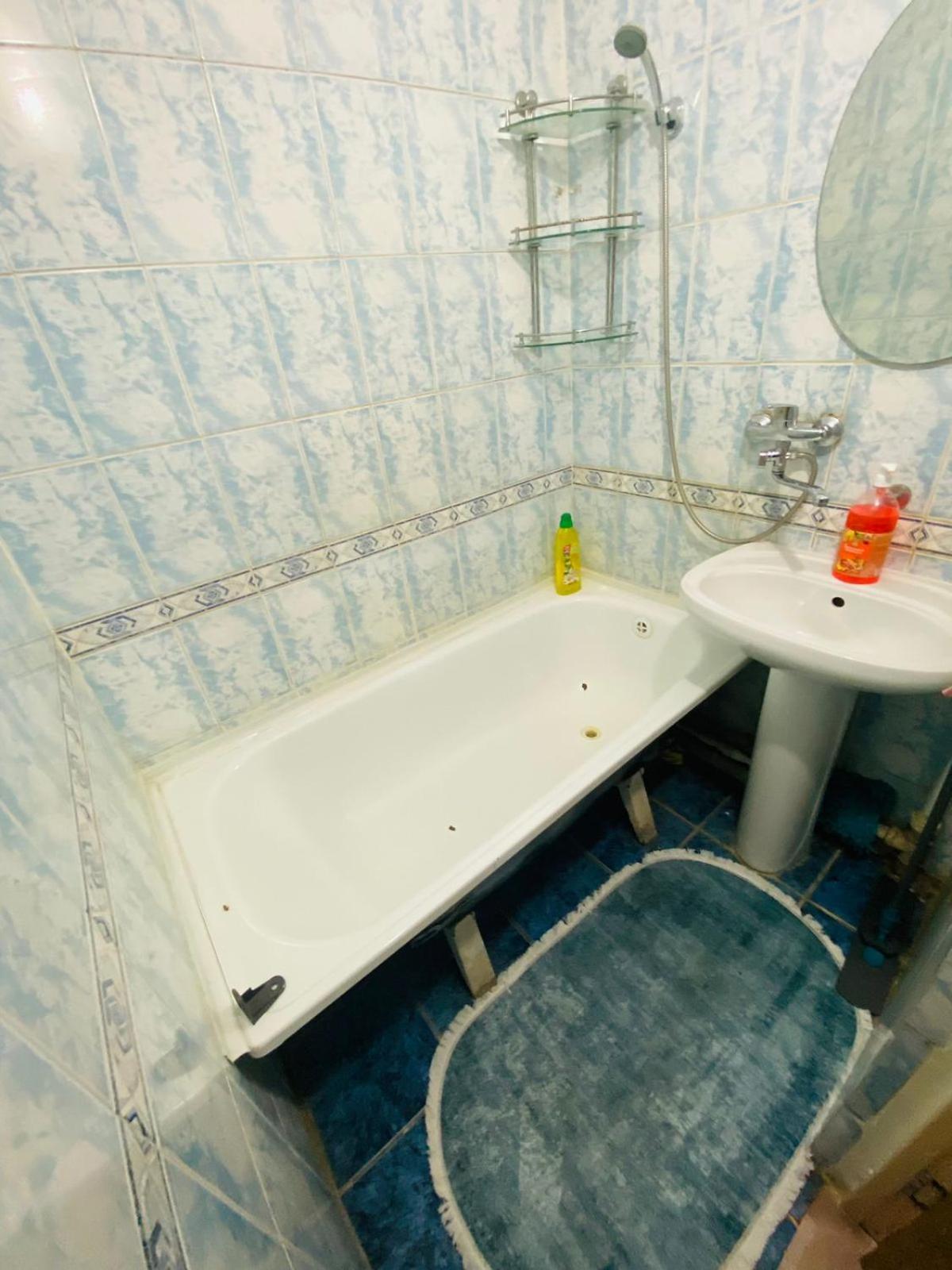 Г Караганда Ул Ермекова 58 Посуточно 2 Комн Appartement Buitenkant foto